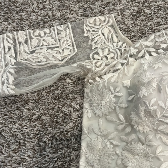 White plain saree blouse - Picture 3 of 4